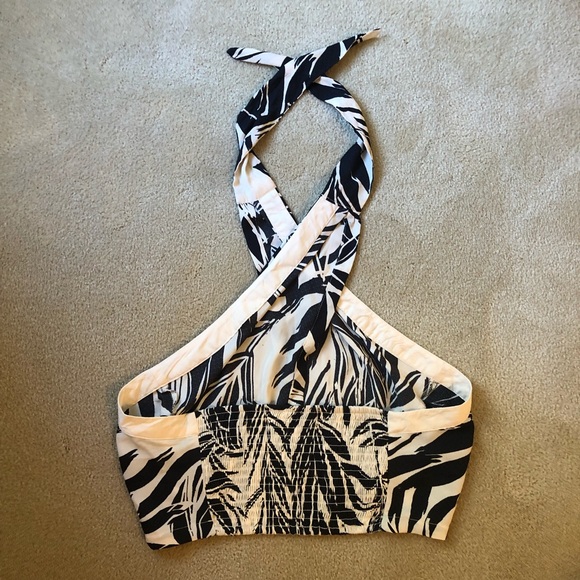 Boho Chic Tropical Cross Over Halter Crop Top - Picture 4 of 6